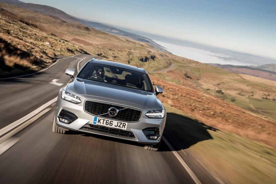  Volvo V90 D4 R-Deisgn 2017 года  (UK) (фото 16 из 40)